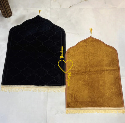 Couple mats with heart